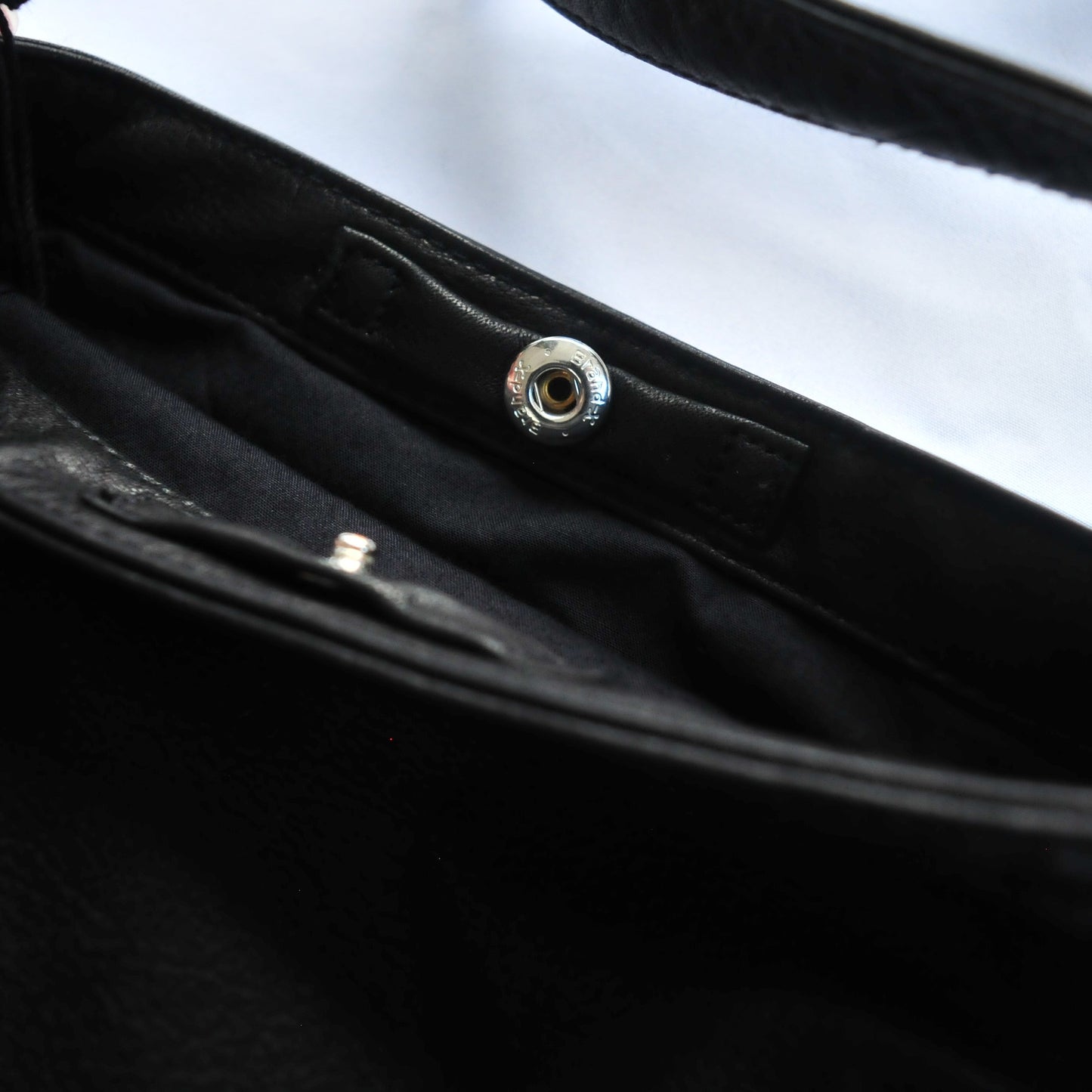LEATHER RESEARCHER BAG -BLACK SMALL