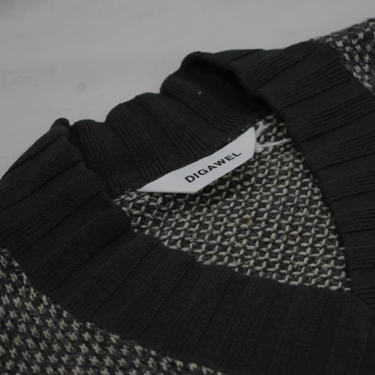 Hexagonal patterns knit rib sweatshirt