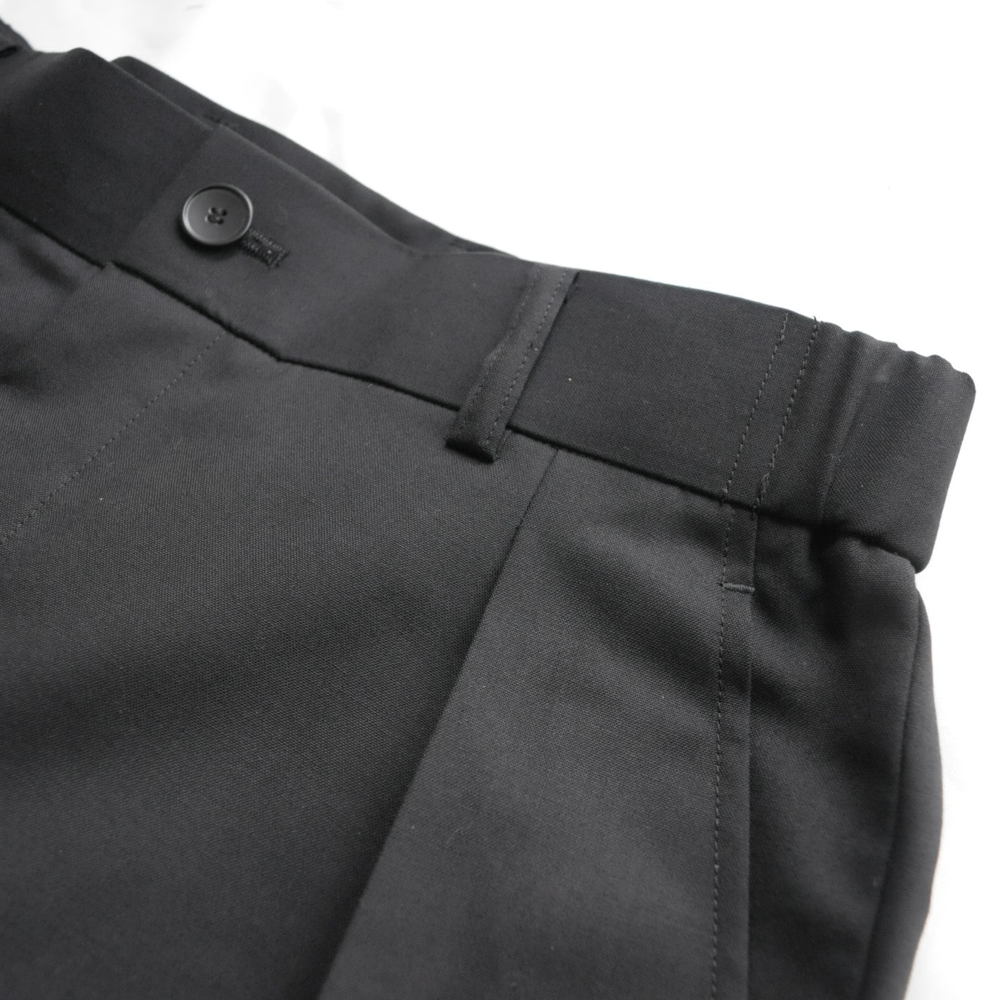 In tuck pants