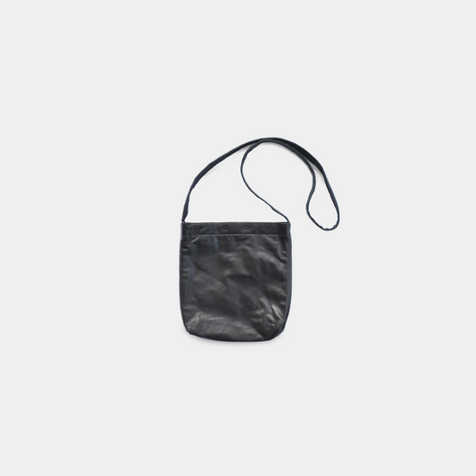 LEATHER RESEARCHER BAG -BLACK MEDIUM
