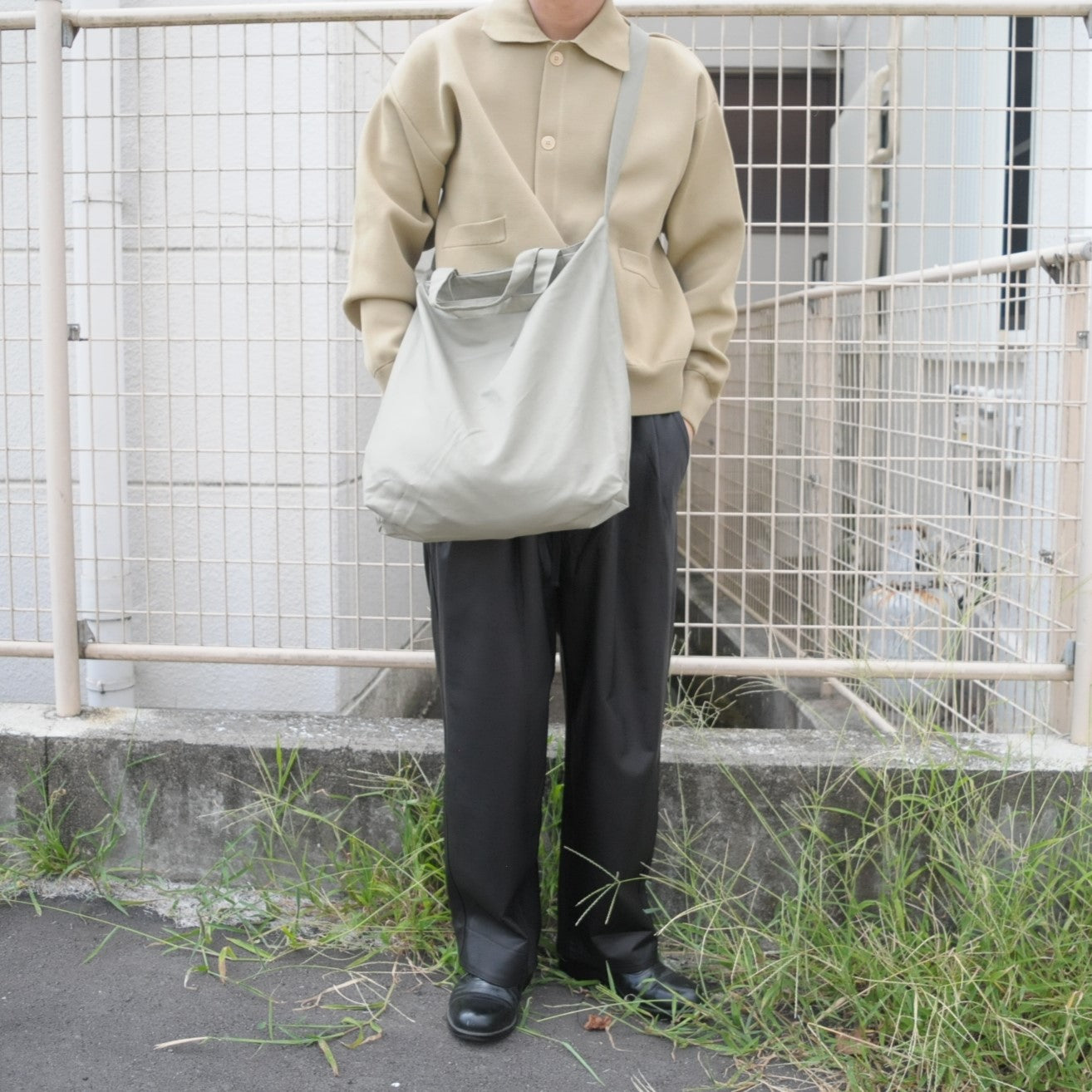 RESEARCHER BAG -GRAY