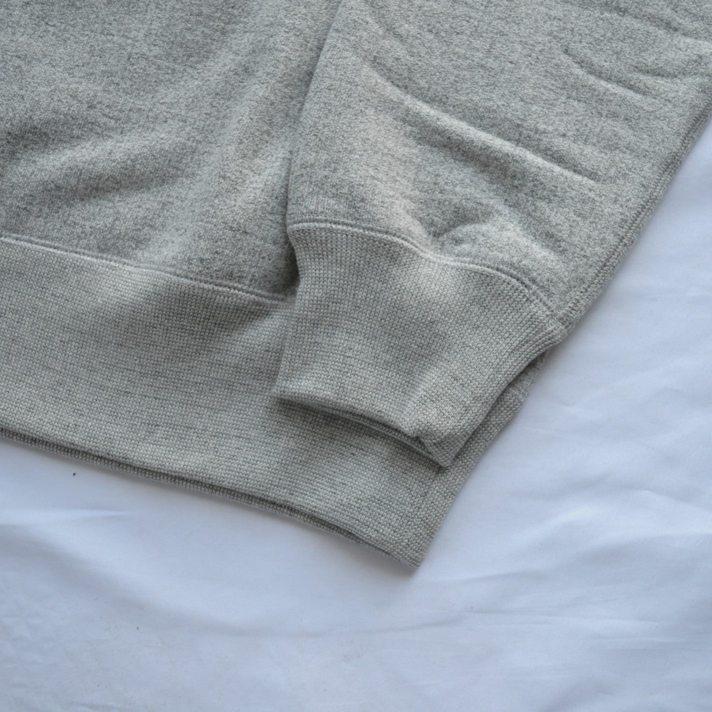 TSURIAMI RAGLAN SWEATER - GRAY