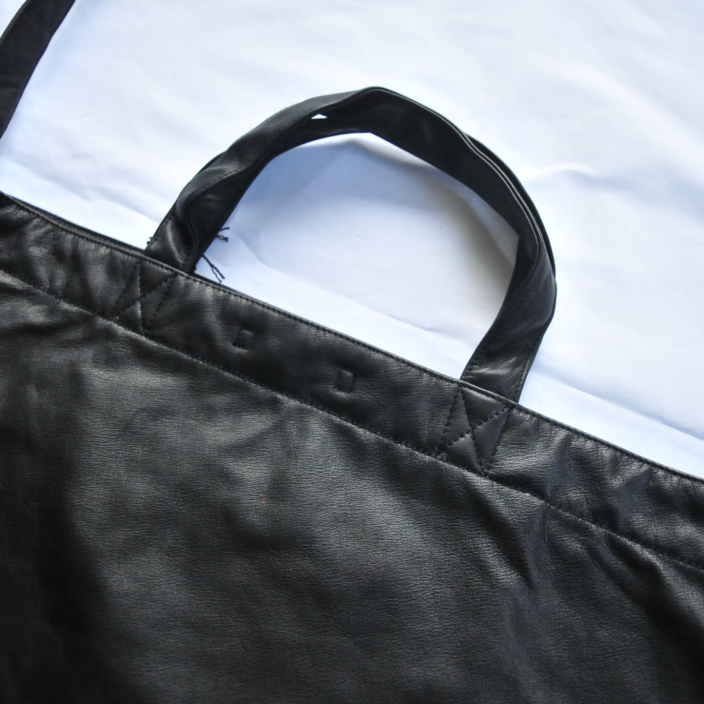 LEATHER RESEARCHER BAG -BLACK