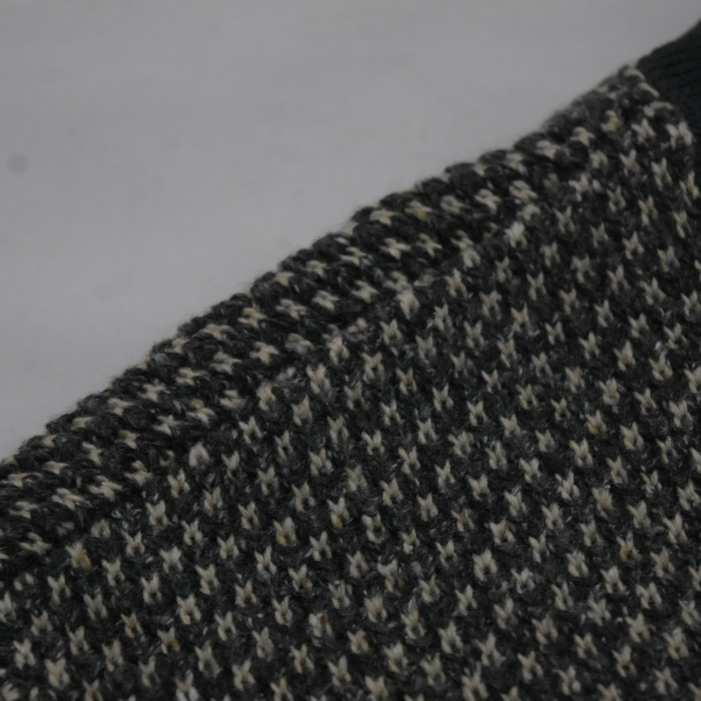 Hexagonal patterns knit rib sweatshirt